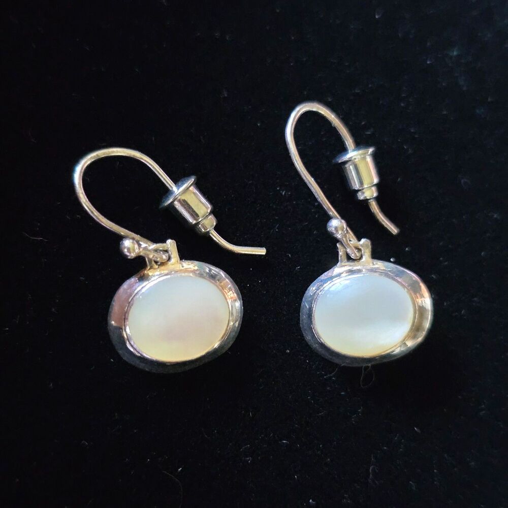 SU Sterling Silver Dangling Oval Shape Hook Earrings .925 TH Thailand White